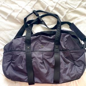 Lulu lemon duffel